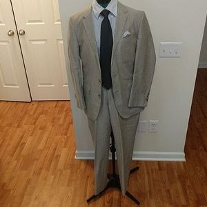 Men's Hugo Boss 38R athletic modern fit Suit!